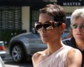 Холли Берри в древнеримском стиле