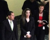 Анджелина Джоли усыновит ребенка из Гаити