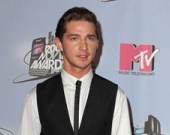 Шиа Ла Беф и собрания анонимных алкоголиков