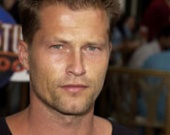 Тиль Швайгер стал преуспевающим рекламщиком из "Адского пламени"