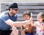 Как отметили День отца голливудские знаменитости