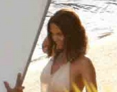 Холли Берри снова щеголяет в бикини