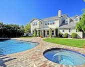 Гэри Синиз продает дом