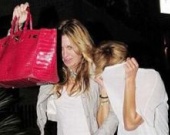 Гай Ритчи наслаждается холостяцкой жизнью