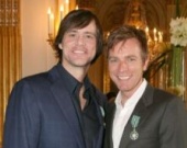 Юэн МакГрегор и Джим Керри стали рыцарями