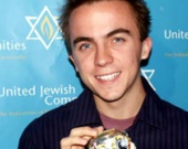 Фрэнки Мьюниз снимается с Харви Кайтелом и Амбер Валлеттой