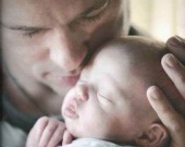 Брэд Питт контролирует папарацци