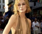 Кира Найтли забыла одеть свою грудь?