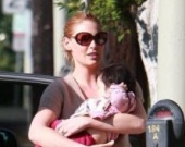 Кэтрин Хейгл с дочерью в Лос-Анджелесе