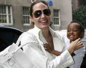 Дочке Джоли операция не нужна