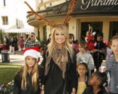 Николь Ричи поздравила детишек с Рождеством