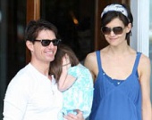 Том, Кэти и Сури на пляже в Бразилии