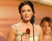 Эмили Блант поможет иммигрантам