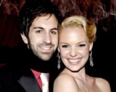 Кэтрин Хейгл и Джош Келлей стали родителями