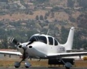 Джоли осваивает навыки пилота