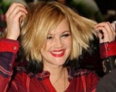 Дрю Бэрримор экспериментирует с прической