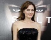 Что случилось с Анджелиной Джоли за последние годы