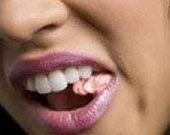 Борьба Джоли со жвачкой