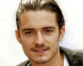 C кем веселится  английский красавчик?