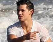 Звезда "Сумерек" сыграет супергероя