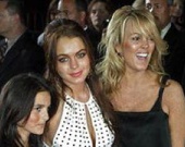 Дина Лохан - мать года