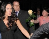 Меган Фокс извиняется перед мальчиком-фанатом