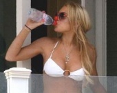 Линдсей Лохан хочет казаться трезвой