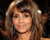 Холли Берри намерена усыновить ребенка