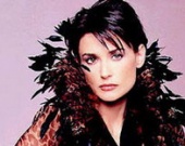 Деми Мур провоцирует мужчин прозрачными блузками (ФОТОРЕПОРТАЖ)