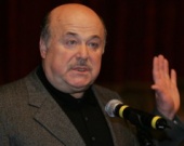 Жена выгнала Александра Калягина