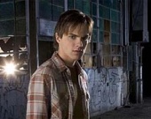 Томас Деккер сразится с Фредди Крюгером