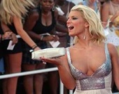 Джессика Симпсон в образе Джей Ло