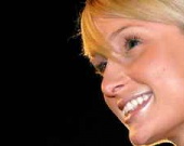 Пэрис Хилтон хочет удочерить 4 девочек