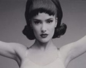 Сальму Хайек изменили до неузнаваемости