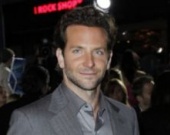 Брэдли Купер страдает от проблем с загаром