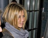 Энистон станет новой девушкой Бонда Энистон станет новой девушкой Бонда