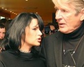 Абдулов отказывается от жены