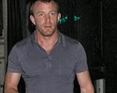 Гай Ричи и его брюнетка