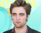 Полиция поймала девочку, шпионившую за Робертом Паттинсоном