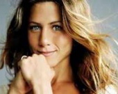 Дженнифер Энистон мерещатся призраки