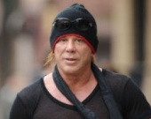 Микки и друг человека