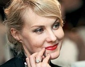 Литвинова стала жгучей брюнеткой