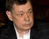 У Караченцова появился мобильный