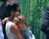 Холли Берри дарит дочке кусочек счастья