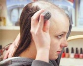 Бритни Спирс побрилась наголо