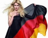 Голая Шиффер подает пример