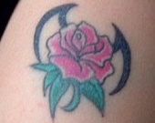 Джоли и Бэкхем украсили детей татуировками