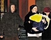 Панин забрал жену из роддома