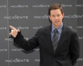 Марк Уолберг хочет выгнать Бэкхемов из США