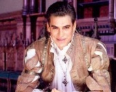 Дмитрий Дюжев впервые позирует с новорожденным сыном